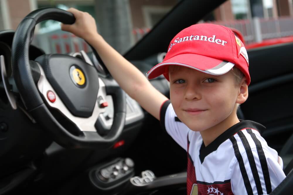 Test drive with passenger: bring a special person with you 4 test drive ferrari con bambini a bordo