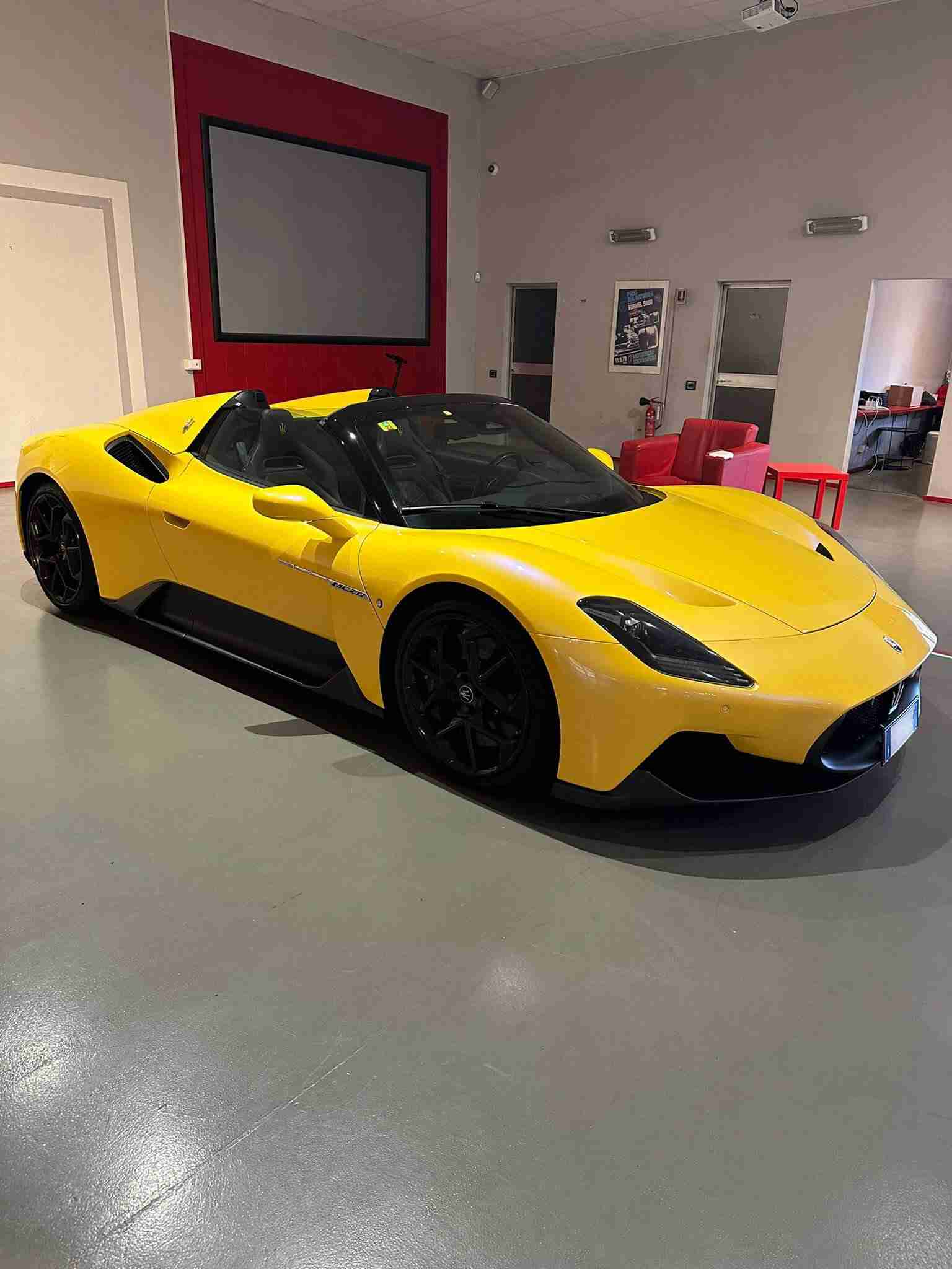 Test Drive Maserati MC20 Cielo 3 Test Drive Maserati MC20 Cielo - Image 3