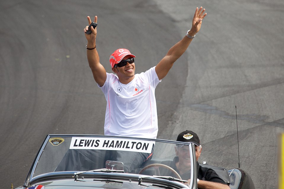 F1 - The Movie: Brad Pitt really runs in Formula 1 | Plot, trivia and reviews 2 lewis hamilton